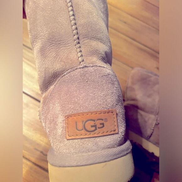 UGG Boots Classic Short 1/2 calf in burnt cedar; SIZE 8 - Picture 3 of 10